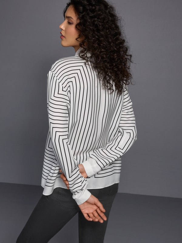 Geometric blouse in a silk blend