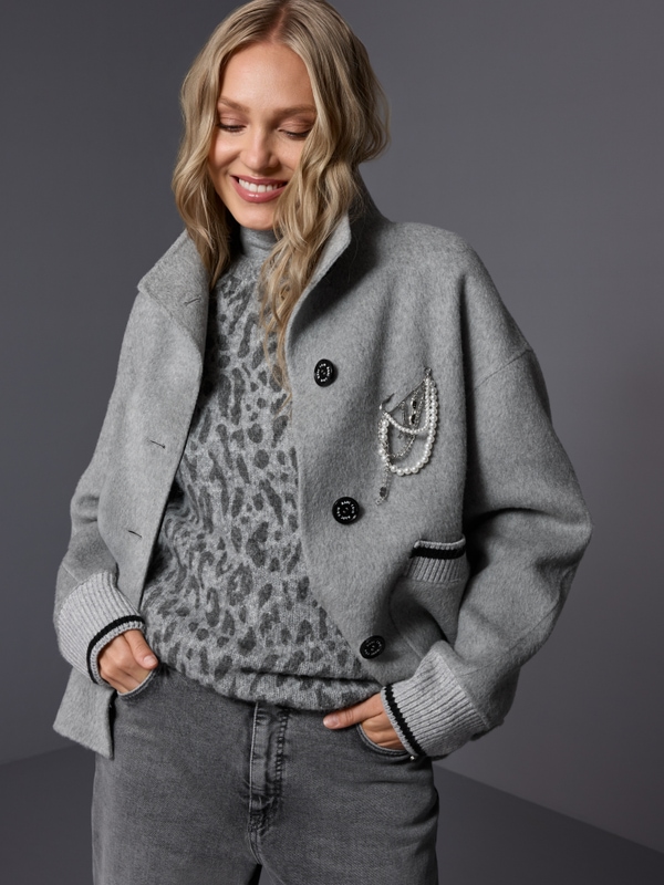 Sporty jacket with stand-up collar