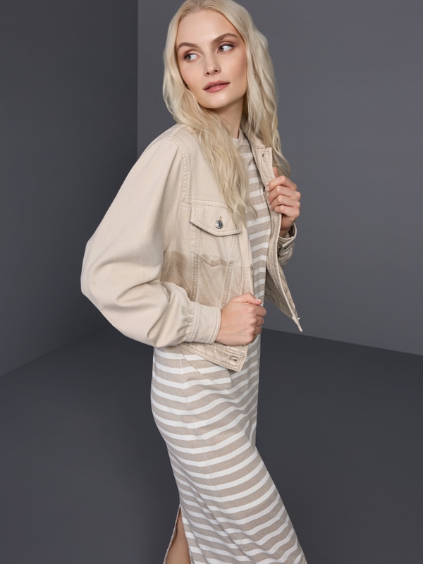 Veste en denim avec finitions dorées