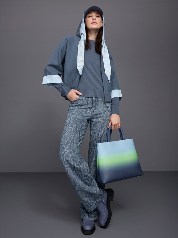 Lightweight ribbed jumper