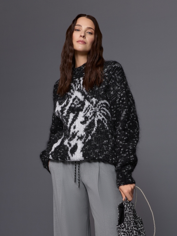 ‘Knitted in Germany’ cat jumper