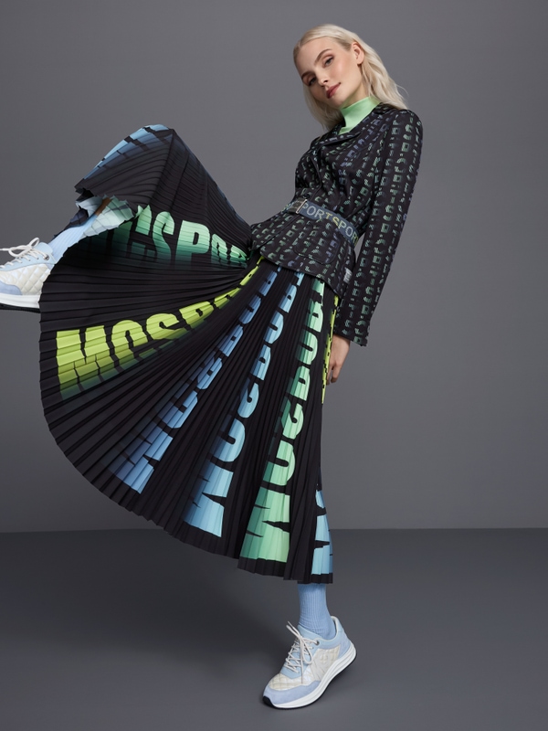 Pleated skirt with print