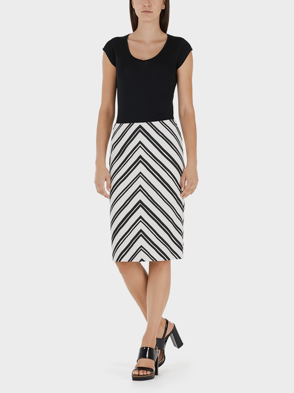 Short-sleeved stretch top