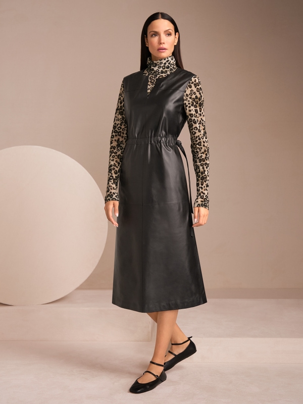 Leder-Maxikleid mit V-Ausschnitt