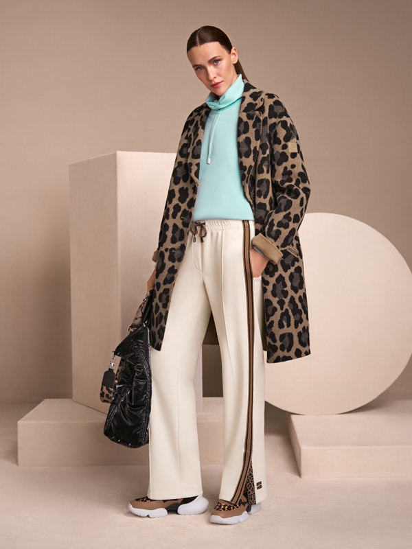 Reversible coat with leopard print