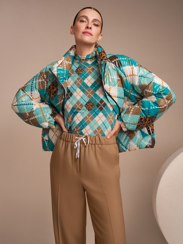 Fitted long-sleeved turtleneck shirt