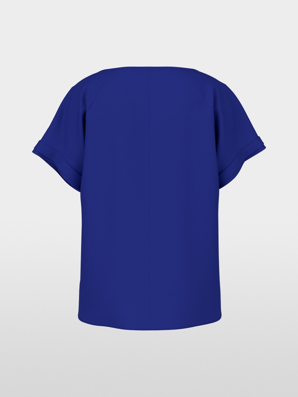 Loose-fitting flowing material blouse