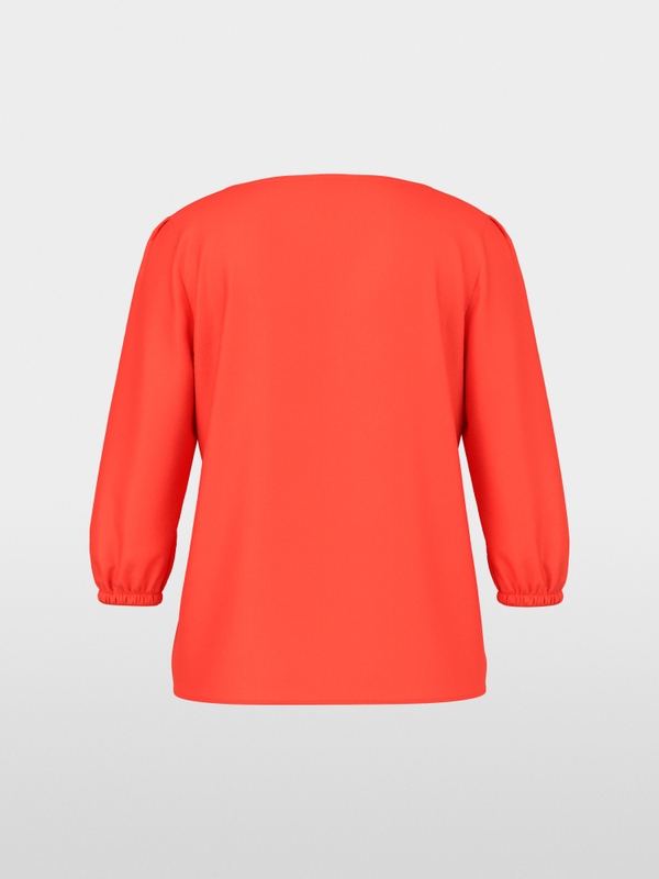 Feminine blouse in pure silk