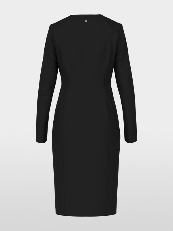 Fitted dress with buttoning