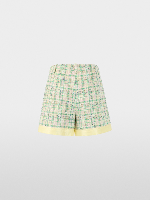 Shorts with contrasting details