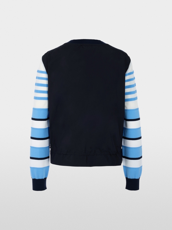 Cardigan tricoté en Allemagne