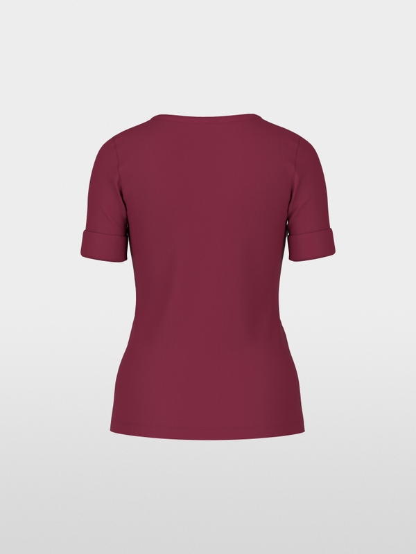 T-shirt with half-length sleeves