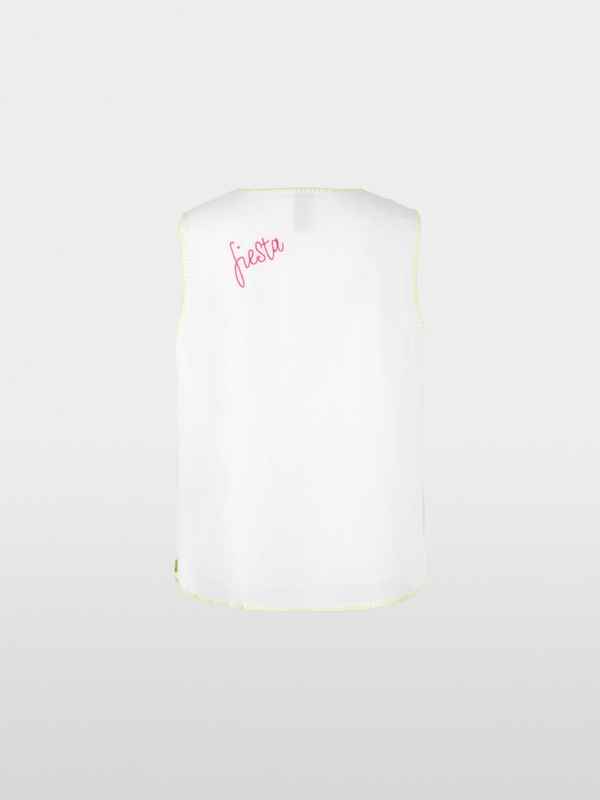 Loose top with embroidered patches