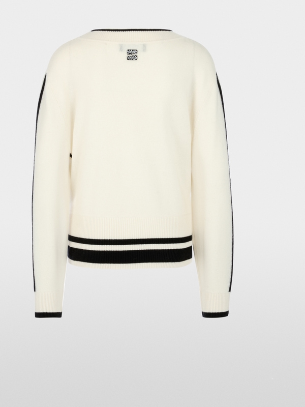 Knitted jumper with lettering