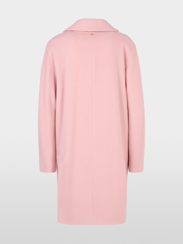 Fluffy coat with kimono sleeves