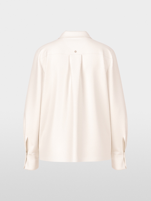 Glänzende Seidenbluse