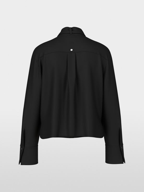 Vrouwelijke blouse met strik