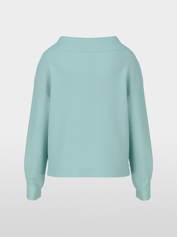 Long-sleeved shirt with boat neck