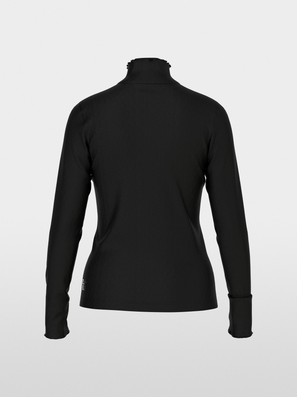 Plain long-sleeved turtleneck shirt