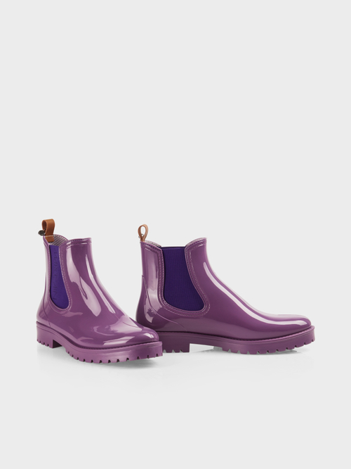 Shiny rubber ankle boots