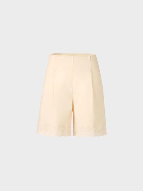Short bordé de dentelle