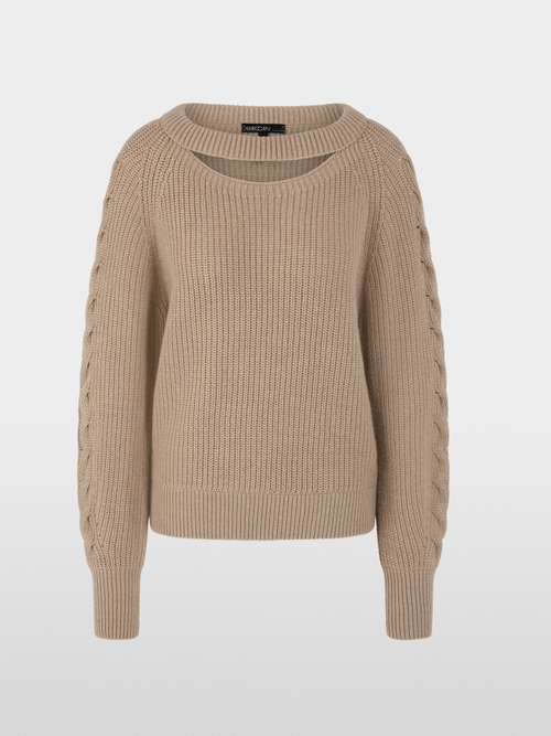 Cut-Out-Pullover Knitted in Germany