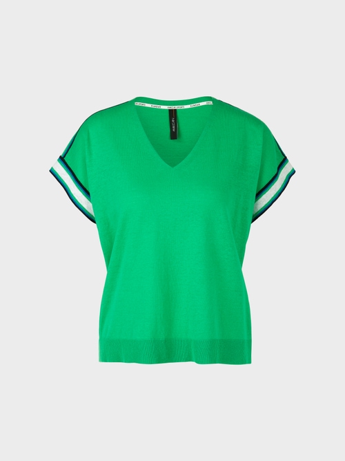 Casual knitted sweater with V-neck