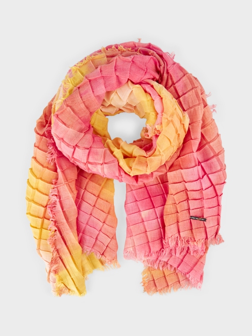 Pleated scarf with fringes