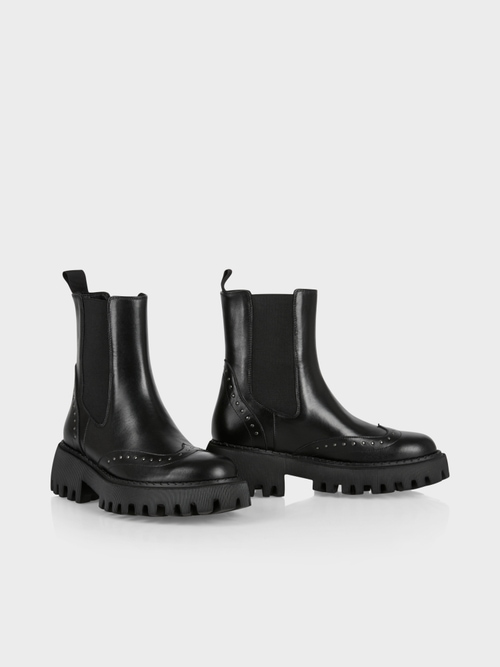 Chelsea boots with rivets