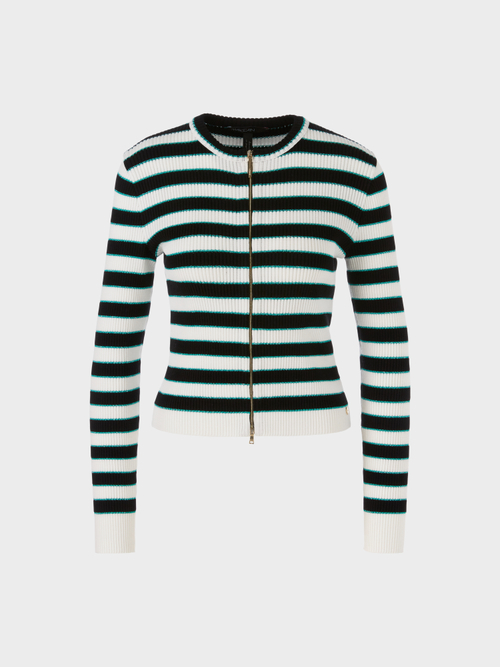 Cardigan tricoté en Allemagne