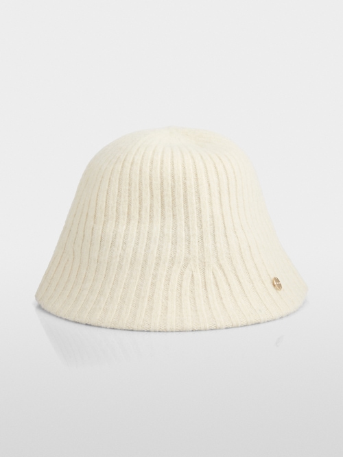 Bell-shaped knitted hat