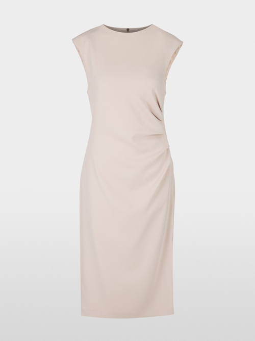 Kleid mit asymmetrischen Details