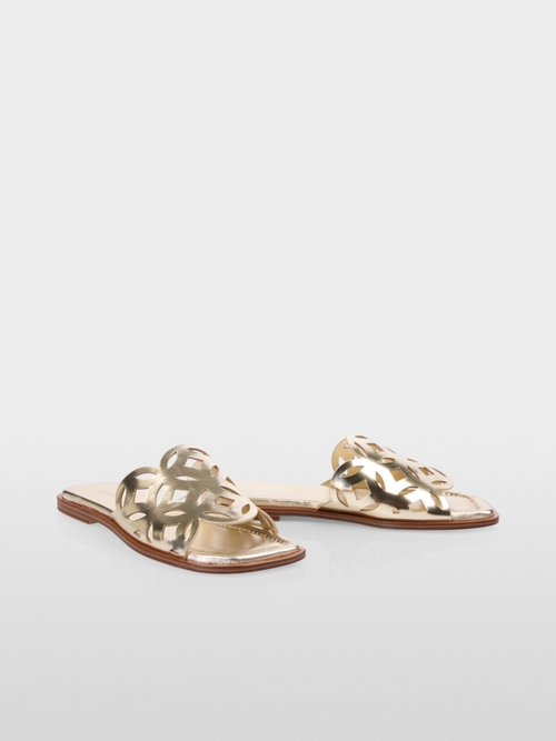 Flat mules in metallic