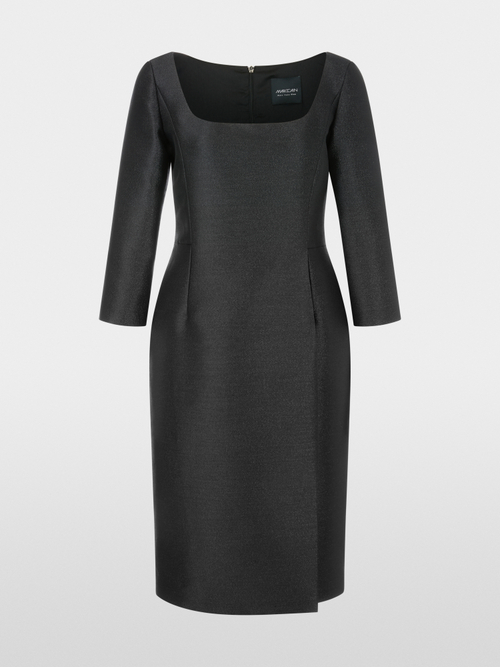 Kleid im schimmernden Metallic-Glanz