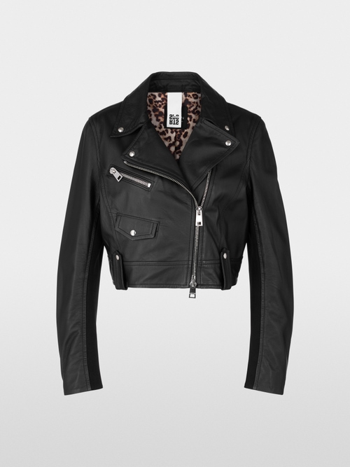 Kurze Lederjacke im Bikerstyle