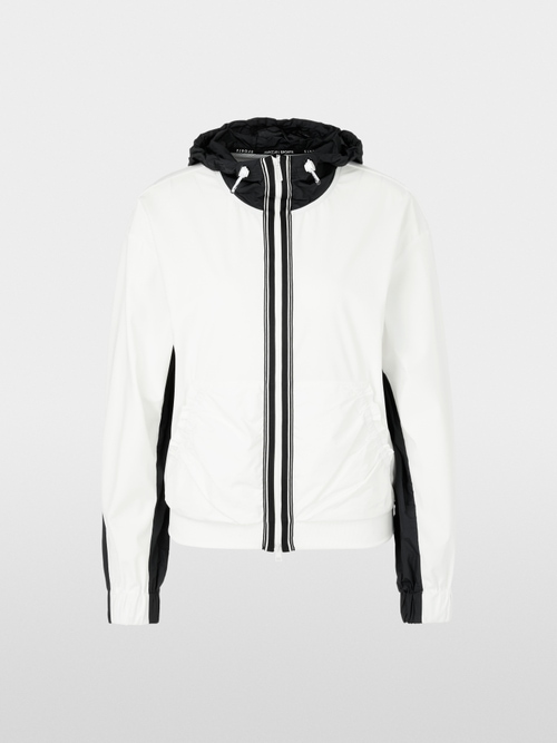 Sportive Jacke mit Kapuze und Zipp