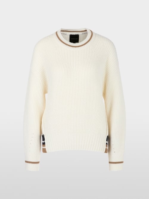 Sweater forme ovale Tricoté en Allemagne