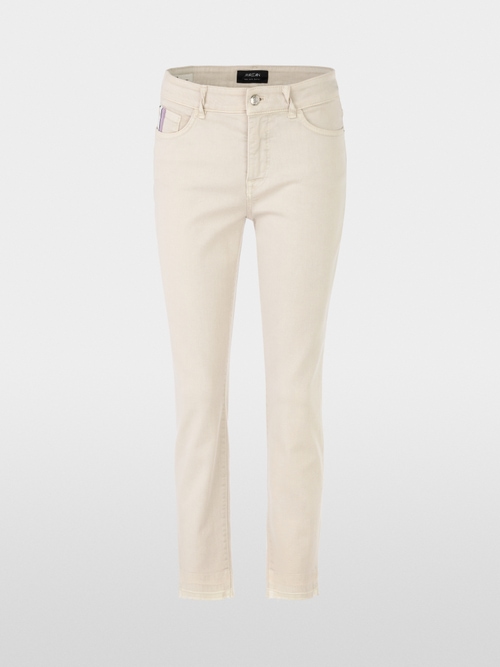 Jeans-Modell SILEA "Rethink Together"