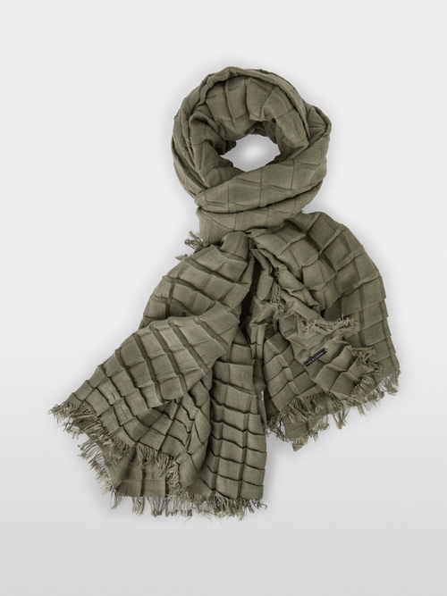 Volumineuze sjaal met plisséruitje