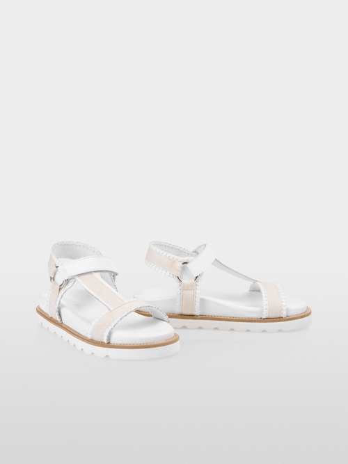 Sporty sandals with Velcro fastener