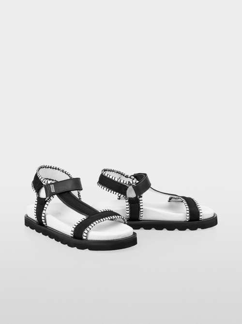 Sporty sandals with Velcro fastener