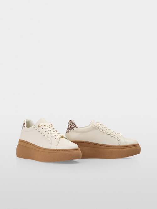 Sneaker met plateauzool