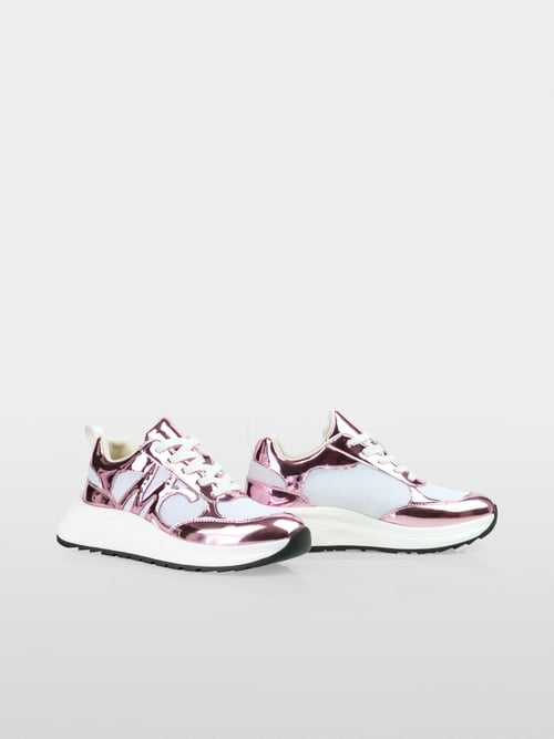 Chunky trainers with patent details