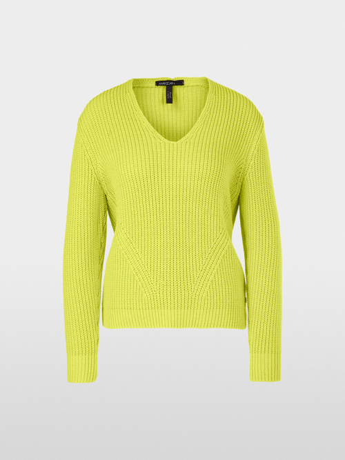 Pull encolure en V tricoté en Allemagne