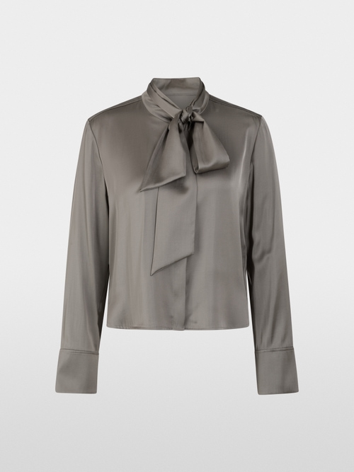 Blouse féminine avec col lavallière