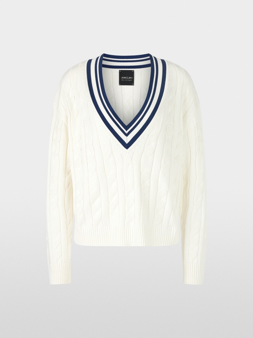 Jumper with cable pattern
